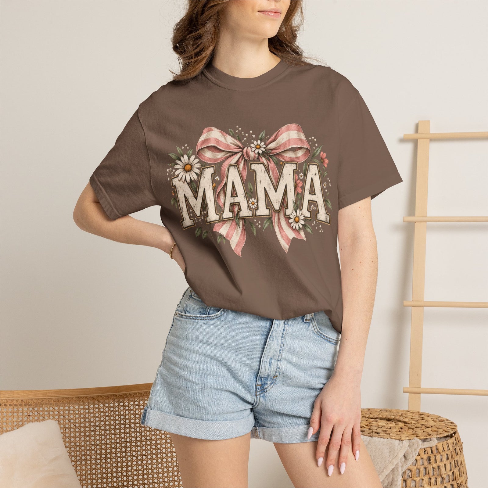 Mama floral lettering T-Shirt | bow and daisies design
