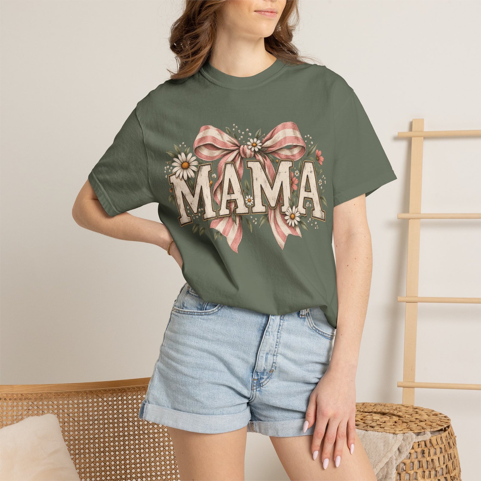 Mama floral lettering T-Shirt | bow and daisies design