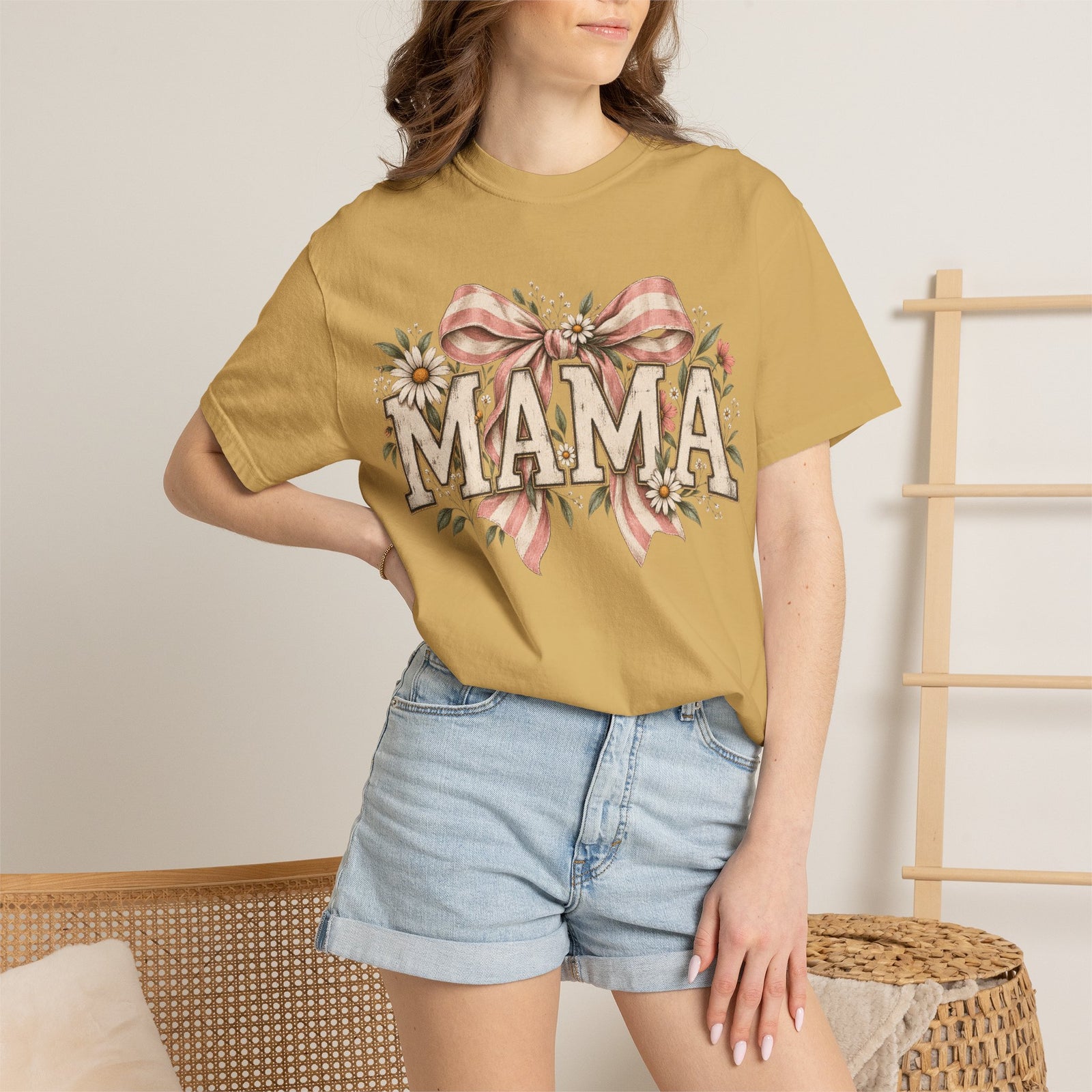 Mama floral lettering T-Shirt | bow and daisies design
