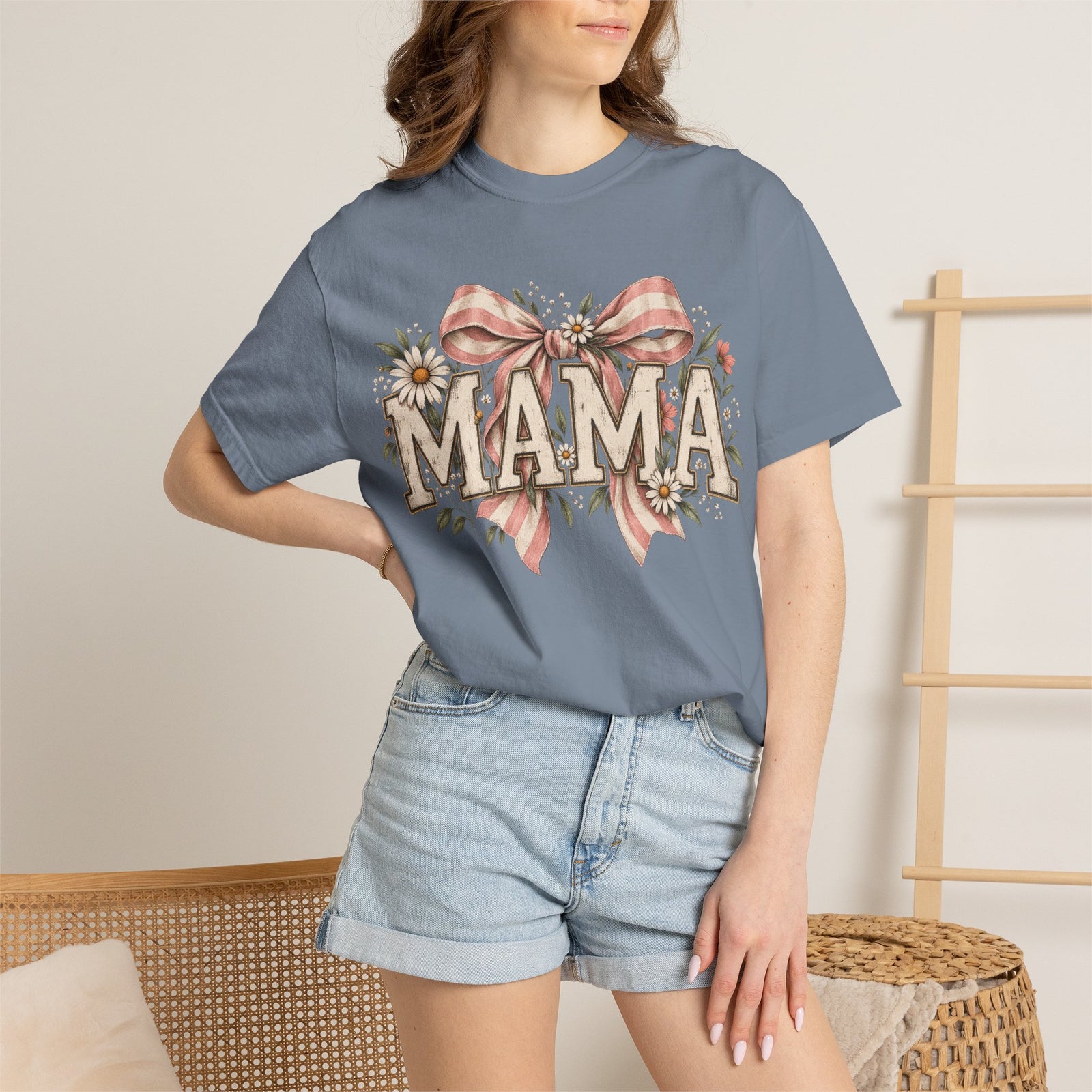 Mama floral lettering T-Shirt | bow and daisies design